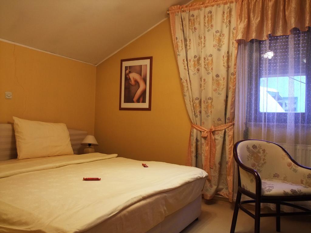 פוז'גה Bed & Breakfast Vila Stanisic חדר תמונה